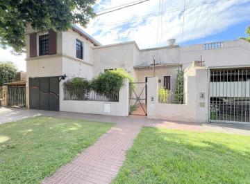 Imagen 1 - Casa de 3 dormitorios con patio y amplio entrepiso en Barrio Alberdi, cerca de Bv. Rondeau. - · Casa de 3 Dorm. con Patio y Amplio Entrepiso en Barrio Alberdi, Cerca de Bv. Rondeau.