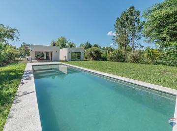 Casa · 178m² · 5 Ambientes · 2 Cocheras · Casa en Venta 5 Ambientes en El Barrio El Cardal
