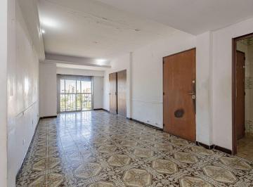 Departamento · 60m² · 4 Ambientes · Departamento 3 Amb 1/2 Moron Centro