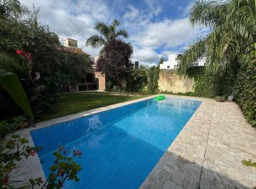 Casa · 180m² · 4 Ambientes · 2 Cocheras · Casa en Villa Belgrano – Confort y Pileta