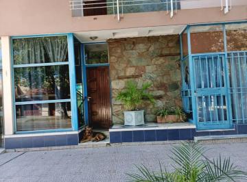 Casa · 120m² · 8 Ambientes · Casa en Venta - 5 Dorm. 3 Baños - Local - 250 m² - Reconquista