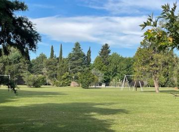 Quinta vacacional · 207m² · 5 Ambientes · 3 Cocheras · Importante Quinta, Lote 1267 m²