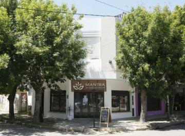Casa · 187m² · 6 Ambientes · Casa con Locales en Venta - 3 Dorm. 3 Baños - 209 m² Totales - Berisso