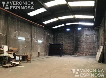 Bodega-Galpón · 450m² · Galpón Sobre Lote de 10 X 30,a m de La Calle Venezuela en Isidro Casanova