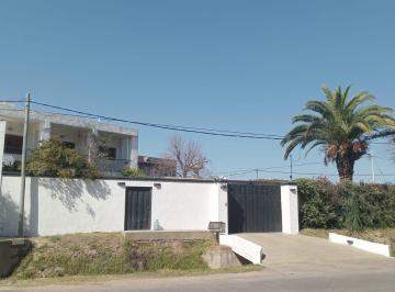 Casa · 310m² · 8 Ambientes · 5 Cocheras · Casa en Venta - 3 Dorm. 4 Baños - Cocheras - 633 m² - Pergamino