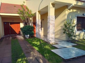Casa · 226m² · 5 Ambientes · 1 Cochera · Casa en Venta - 4 Dorm. 4 Baños - 531,50 m² - Merlo