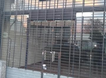 Local comercial , Lomas de Zamora · Amplio Local Sobre Av Santa Fé 768