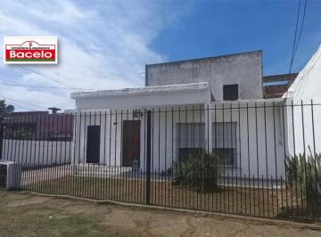Casa de 8 ambientes, Almirante Brown · Casa
