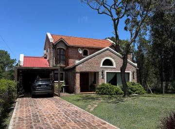 Casa · 205m² · 7 Ambientes · 2 Cocheras · Casa en Pinar de Hurtado (Real de San Carlos Calle Manton)