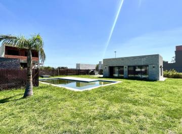 Casa · 45m² · 1 Ambiente · 1 Cochera · Quincho con Pileta Las Gaviotas Canning