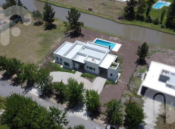 Casa · 125m² · 4 Ambientes · 2 Cocheras · Venta Casa de 3 Dorm. en Miralagos