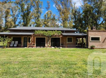 Casa · 216m² · 6 Ambientes · Venta de Casa de 4 Dorm. en Campos de Roca