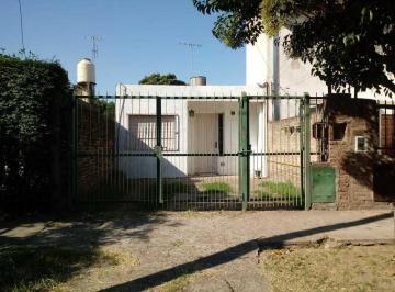 Casa · 90m² · 4 Ambientes · 1 Cochera · Casa en Venta - 3 Dorm. 1 Baño 1 Cochera - 124 m² - José León Suarez