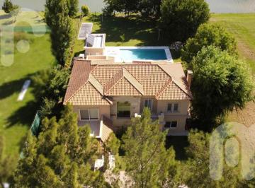 Casa · 340m² · 9 Ambientes · 2 Cocheras · Venta Casa de 5 Dorm. en Miralagos