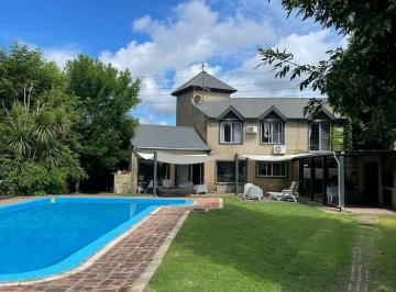 Casa · 190m² · 5 Ambientes · 1 Cochera · Casa en City Bell Alquiler Temporario
