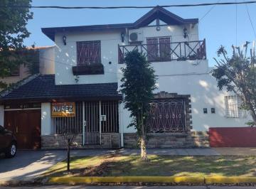 Casa · 200m² · 5 Ambientes · 3 Cocheras · Casa - Temperley Oeste