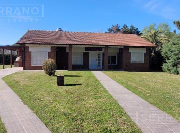 Casa · 140m² · 5 Ambientes · 2 Cocheras · Casa en Calle Río Limay Al 500, Barrio Parque Exaltación