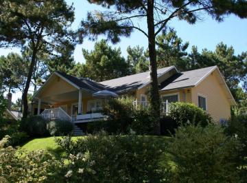 Casa · 127m² · 4 Ambientes · 1 Cochera · Cod 640 Alquiler y Venta / Excelente Estado.