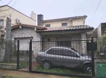 Casa · 150m² · 5 Ambientes · 2 Cocheras · Casa en Venta - 4 Dorm. 2 Baños - Cochera - 210 m² - Ituzaingó