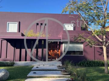 Casa · 320m² · 6 Ambientes · Casa de 6 Ambientes en Alquiler en Laguna del Sol Tigre