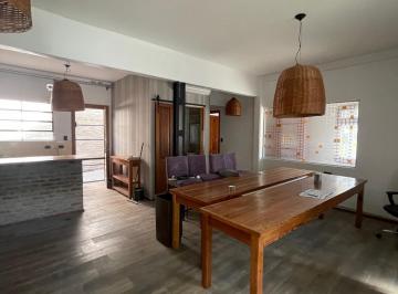Oficina comercial · 145m² · 5 Ambientes · Casa en Venta S/expensas Lugones 4900