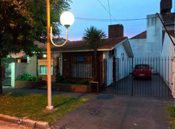 PH · 130m² · 3 Ambientes · 3 Cocheras · PH en Venta - 2 Dorm. 1 Baño - Cocheras - 200 m² - Quilmes Oeste