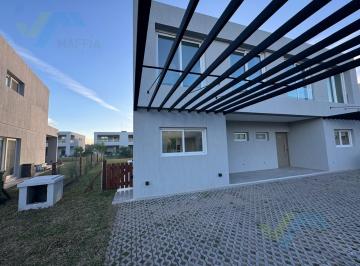 Casa · 90m² · 4 Ambientes · Casa en Venta y Alquiler en Pilara