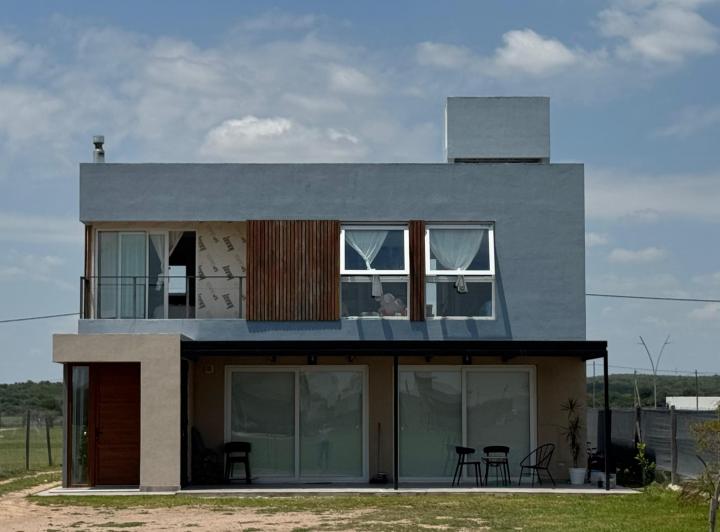 Casa · 200m² · 4 Dormitorios · 2 Cocheras