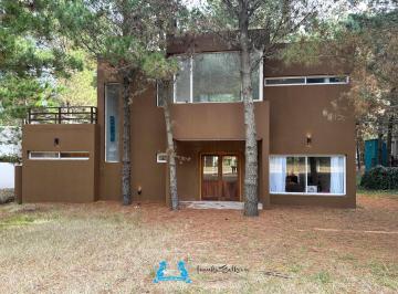 Casa de 4 ambientes, Costa Esmeralda · Casa en Venta en Costa Esmeralda, Barrio Senderos – con Lote Arbolado de 1100 m²