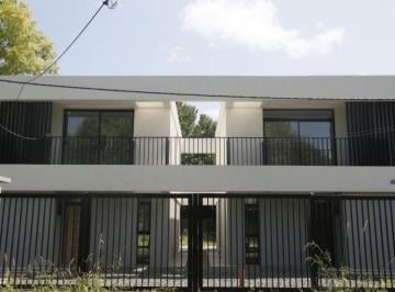 Casa · 100m² · 3 Ambientes · 2 Cocheras · Duplex de 2 Dorm. en Venta. Villa Elisa. Apto Banco.