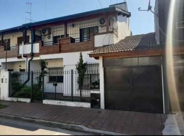Casa · 151m² · 5 Ambientes · 1 Cochera · Casa en Venta - 4 Dorm. 2 Baños 1 Cochera - 177 m² - Ciudad Evita