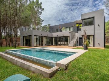 Casa · 320m² · 5 Ambientes · 2 Cocheras · Casa en Venta Barrio Pioneros Pinamar