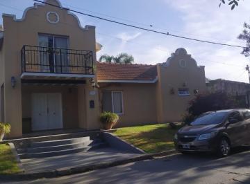 Casa · 200m² · 5 Ambientes · 1 Cochera · Casa en Venta - 3 Dorm. 2 Baños - Cochera - 680 m² - San Miguel del Monte