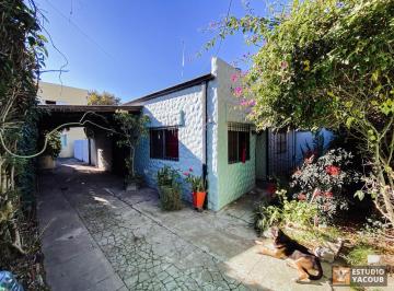 Casa · 90m² · 5 Ambientes · 2 Cocheras · Casa en Venta - 3 Dorm. 2 Baños - 90 m² - Melchor Romero