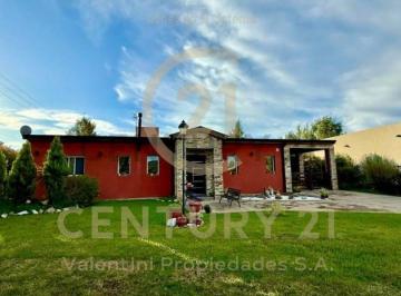 Casa · 800m² · 5 Ambientes · 2 Cocheras · Casa en Alquiler Amoblada en Club de Campo Santa Rita