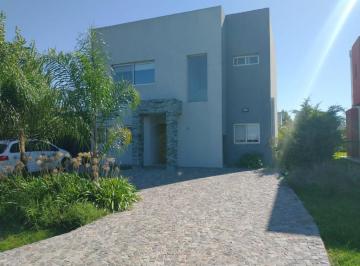Casa · 170m² · 5 Ambientes · 6 Cocheras · Casa en Venta - 3 Dorm. 2 Baños - Cocheras - 170 m² - Altos de Hudson II, Hudson
