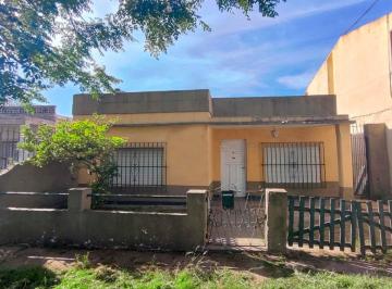 Casa · 115m² · 4 Ambientes · 1 Cochera · Casa en Venta - 2 Dorm. 1 Baño - Cochera - 283 m² - Longchamps, Almirante Brown