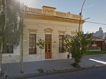Edificio · 698m² · 21 Ambientes · Edificio Comercial en Venta - 13 Consultorios - 5 Dorm. - 6 Baños - 774 m² - Necochea