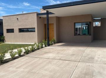 Casa · 125m² · 4 Ambientes · 2 Cocheras · Casa en Venta en Barrio Privado Las Cortaderas 3