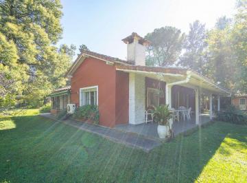 Quinta vacacional · 200m² · 3 Dormitorios · 2 Cocheras · Casa 4 Ambientes Venta Barrio Parque Pero 2700 m