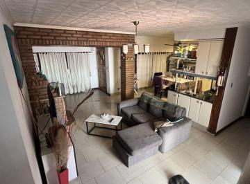 Casa · 176m² · 3 Ambientes · Venta Casa 3 Ambientes Caseros C/quincho Permuta