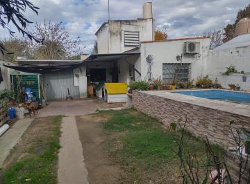 Casa · 104m² · 3 Ambientes · 2 Cocheras · Casa en Venta - 2 Dorm. 1 Baño - 200 m² - Punta Lara, Ensenada