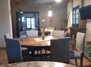 Casa · 208m² · 4 Ambientes · Casa en Venta - 3 Dorm. 2 Baños - 778 m² - Guaymallén, Mendoza