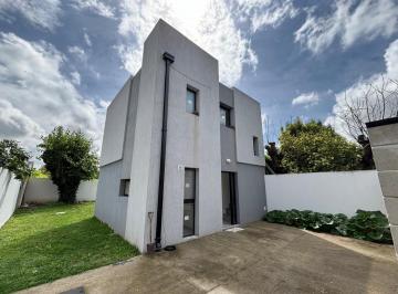 Casa · 90m² · 3 Ambientes · 2 Cocheras · Duplex en Venta - 2 Dorm. 2 Baños - 207 m² - Villa Elisa