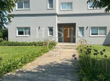 Casa · 322m² · 2 Cocheras · Casa en Alquiler en Estancias del Pilar, Pilar, G. B. a. Zona Norte