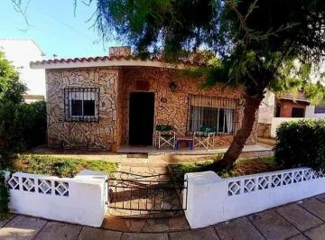 Casa · 182m² · 5 Ambientes · Casa en Venta - 4 Dorm. 2 Baños - 353 m² - Mar del Tuyú