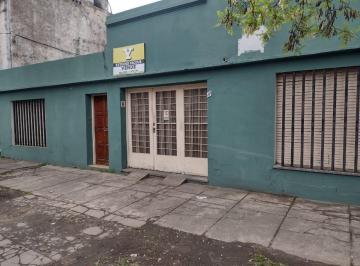 Casa · 250m² · 4 Ambientes · 1 Cochera · Casa en Venta - 3 Dorm. 1 Baño - 450 m² - Ensenada