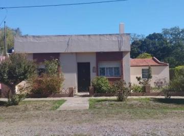 Casa · 150m² · 5 Ambientes · Casa en Venta - 3 Dorm. 2 Baños - 900 m² - Chacabuco