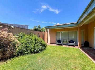 PH · 180m² · 3 Ambientes · PH en Venta - 2 Dorm. 2 Baños - 400 m² - Tolosa