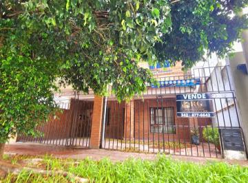 Casa · 223m² · 8 Ambientes · 1 Cochera · Propiedad con Gran Terreno en Guadalupe Oeste!